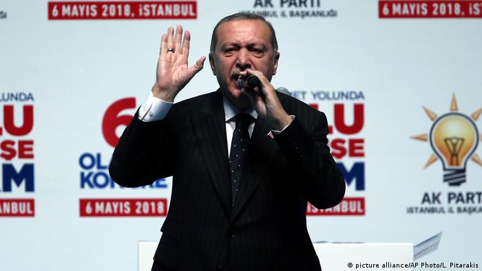 Türkei Erdogan (picture alliance/AP Photo/L. Pitarakis)