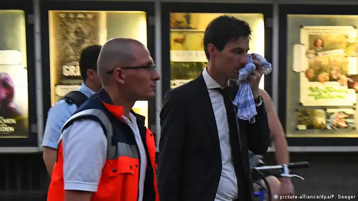 Oberbürgermeisterwahl in Freiburg Martin Horn Wahlsieger verletzt (picture-alliance/dpa/P. Seeger)
