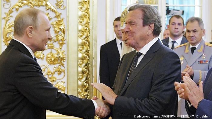 Russland Altbundeskanzler Schröder bei Putins Amtseinführung