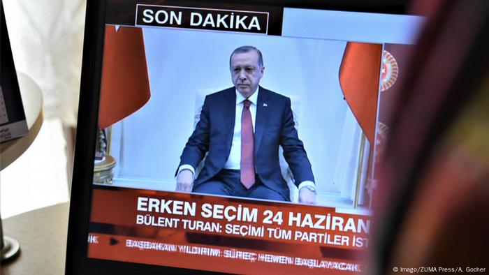 Türkei Ankara Erdogan im TV 