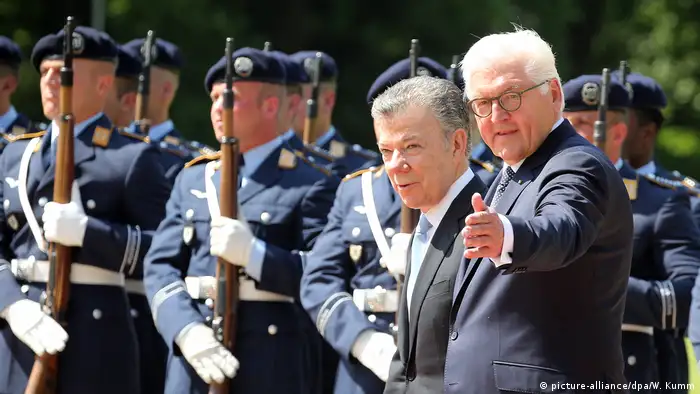 Berlin Steinmeier und Präsident von Kolumbien (picture-alliance/dpa/W. Kumm)