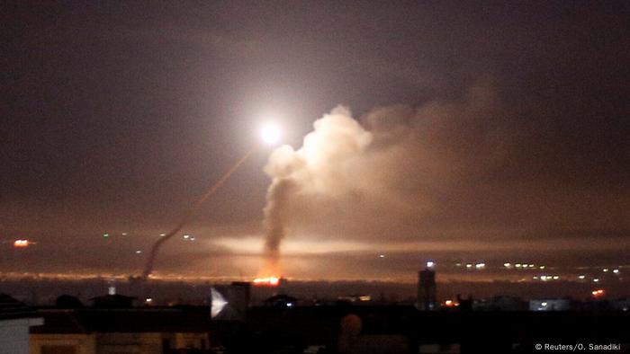 Syrien Raketen über Damaskus (Reuters/O. Sanadiki )