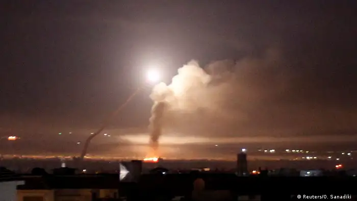 Syrien Raketen über Damaskus (Reuters/O. Sanadiki )