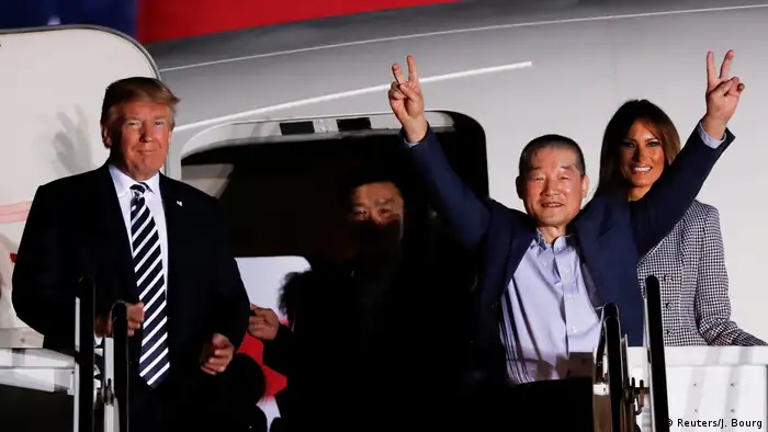 USA Donald Trump Nordkorea lässt Amerikaner frei (Reuters/J. Bourg)