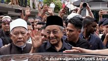 Primer ministro de Malasia pone en duda su renuncia en 2020
