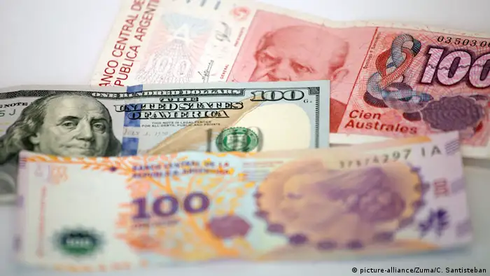 Argentinien Peso Scheine Währung (picture-alliance/Zuma/C. Santisteban)