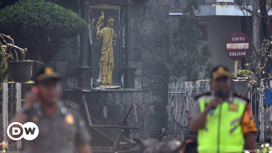 Serangan Bom Terjadi Di Tiga Gereja Di Surabaya – Dw – 13 05 2018