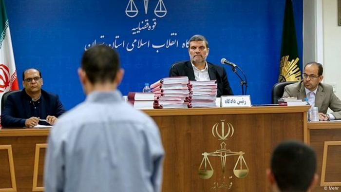Iran Revolutionsgericht Verhandlung IS (Mehr)