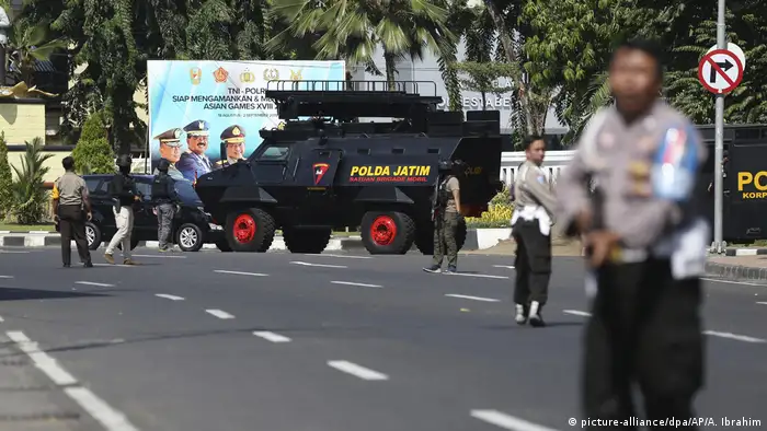 Anschlag auf Polizeihauptquartier in Indonesien (picture-alliance/dpa/AP/A. Ibrahim)