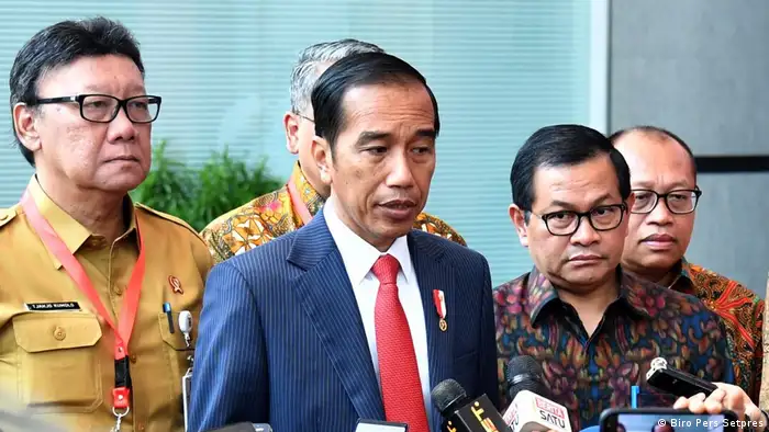 Indonesien Präsident Joko Widodo am Ort des Bombenanschlags in Surabaya (Biro Pers Setpres)