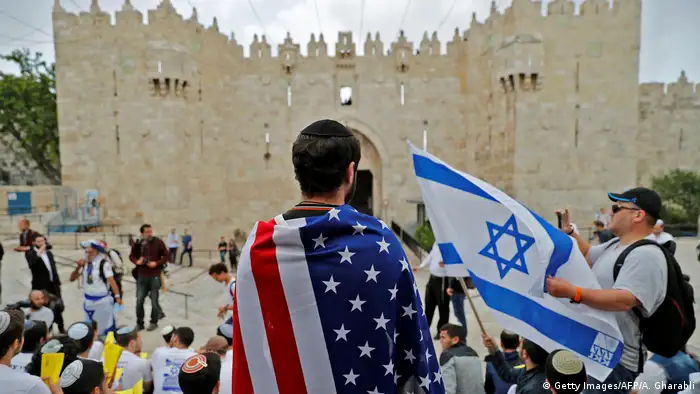 Diferentes países del mundo condenaron hoy el traslado de la embajada de EE. UU. en Israel de Tel Aviv a Jerusalén y la ola de violencia que se desató en la Franja de Gaza, que dejó decenas de muertos. El presidente estadounidense, Donald Trump, reconoció en diciembre unilateralmente a Jerusalén como capital de Israel en una medida altamente controvertida. (14.05.2018).