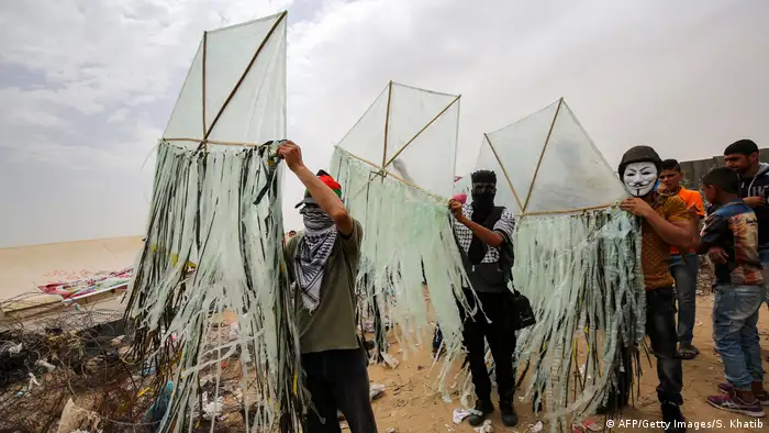 Palästinenser schicken Feuerdrachen nach Israel