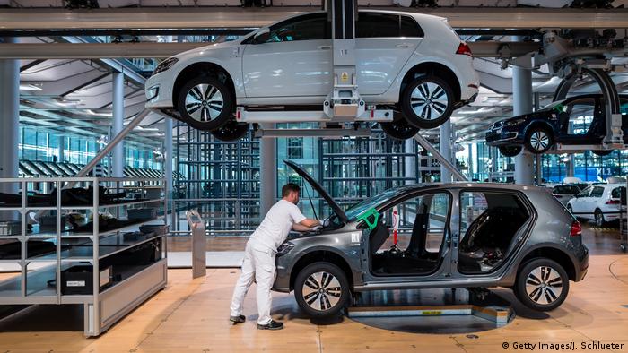 Deutschland Volkswagen E-Golf Produktion in Dresden (Getty Images/J. Schlueter)