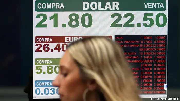 El FMI afirma que continúa el diálogo con las autoridades argentinas para cerrar un acuerdo Stand-By a fin de que Argentina pueda afrontar la rápida devaluación del peso. A pesar de que el monto del programa de préstamo no ha sido revelado, los analistas lo han cifrado en torno a 30.000 millones de dólares. (14.05.2018).