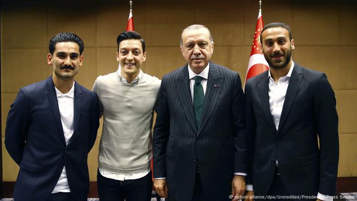 Mesut Ozil Almanya Milli Takimi Ni Birakti Spor Dw 23 07 2018