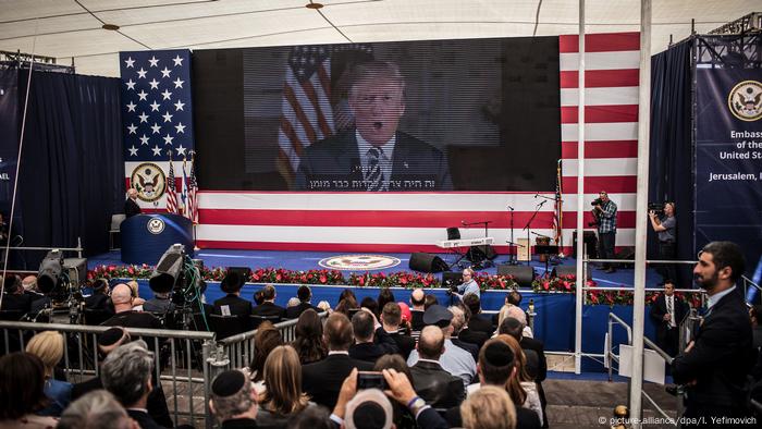 Israel Eröffnung der US-Botschaft in Jerusalem | Videobotschaft von Donald Trump (picture-alliance/dpa/I. Yefimovich)