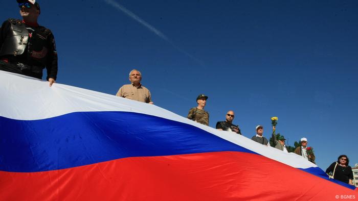 В момента реално се прави опит да натикат България обратно