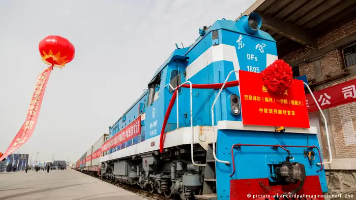 China Zug der China Railway Express fährt nach Iran