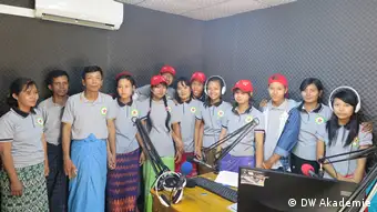 Khayae FM - DW Akademie baut erstes Bürgerradio in Myanmar auf