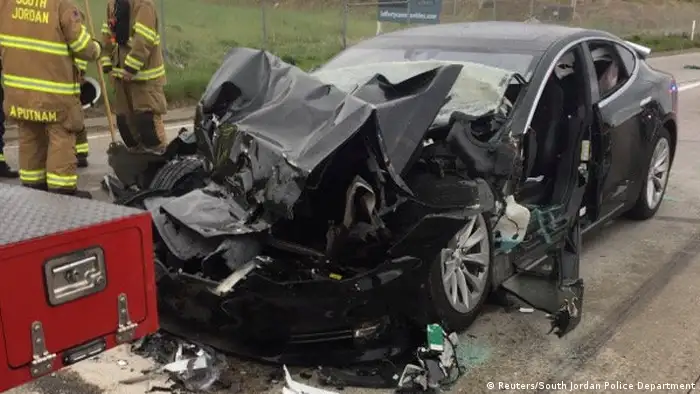 USA Utah - Tesla Model S nach Crash
