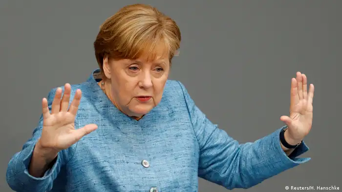 Deutschland Bundestag Angela Merkel (Reuters/H. Hanschke)