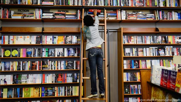 Dans une bibliothèque en Afrique du sud