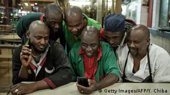 Kenia Symbolbild Smartphones