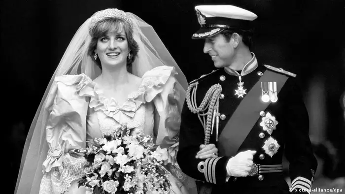 Brautpaar Prinz Charles und Diana Spencer (picture-alliance/dpa)