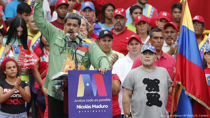 Venezuela Wahlkampf Maduro Maradona (picture-alliance/AP Photo/A. Cubillos)