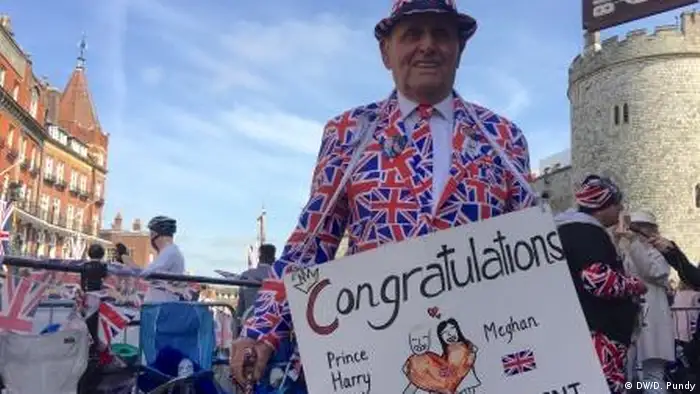 Souvenirs zur Hochzeit von Prinz Harry und Mehan Markle in Windsor (DW/D. Pundy)