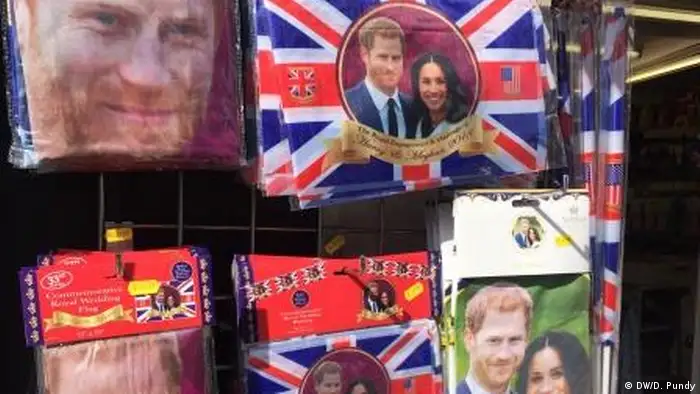 Souvenirs zur Hochzeit von Prinz Harry und Mehan Markle in Windsor (DW/D. Pundy)