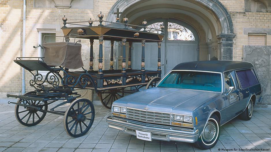 Muzeum w Kassel oferuje leżenie w karawanie na próbę