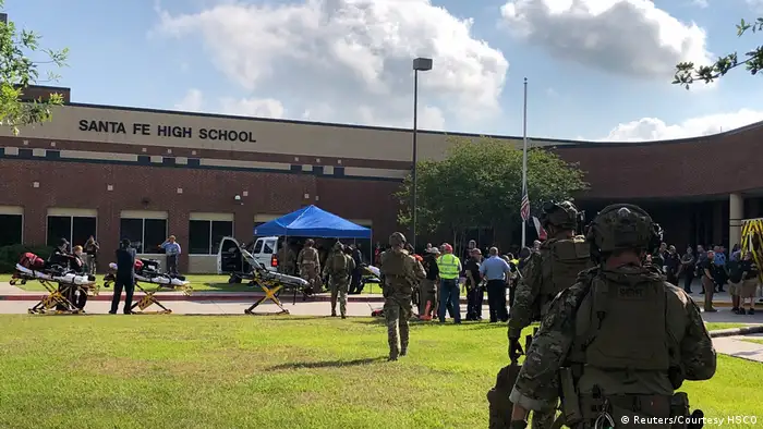 USA Texas - Schüsse auf dem Kampus der Santa Fe Schule