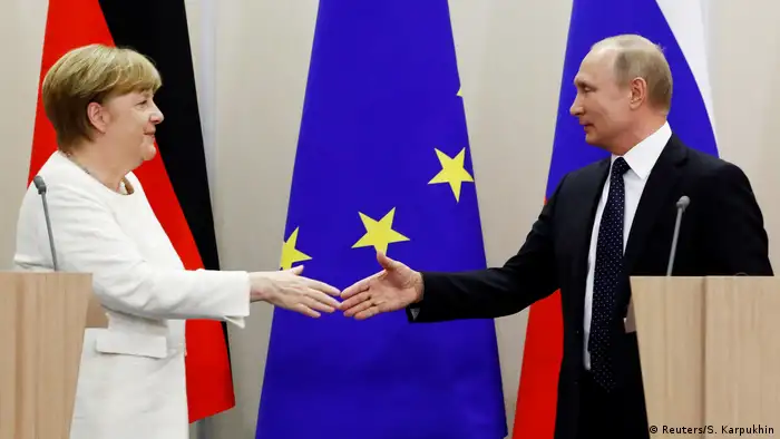 Russland Sotschi - Vladimir Putin und Angela Merkel (Reuters/S. Karpukhin)