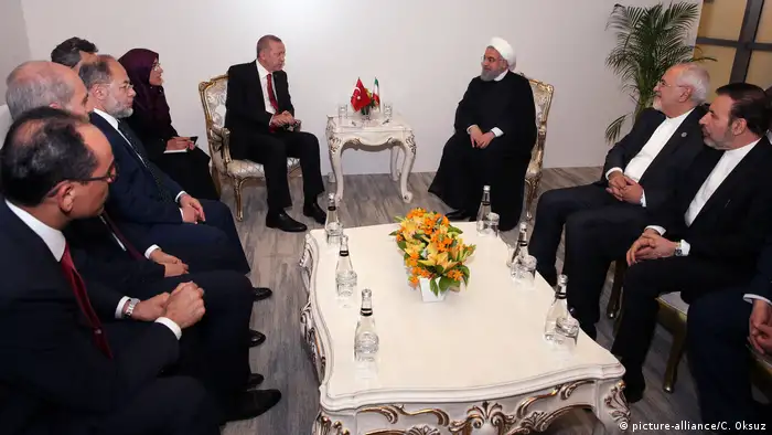 Türkei, Istanbul: Islamkonferenz: Recep Tayyip Erdogan trifft Iranischen Präsidenten Hassan Rouhani