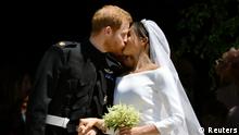 UK | Hochzeit Prinz Harry & Meghan Markle | Brautpaar vor der Kirche (Reuters)