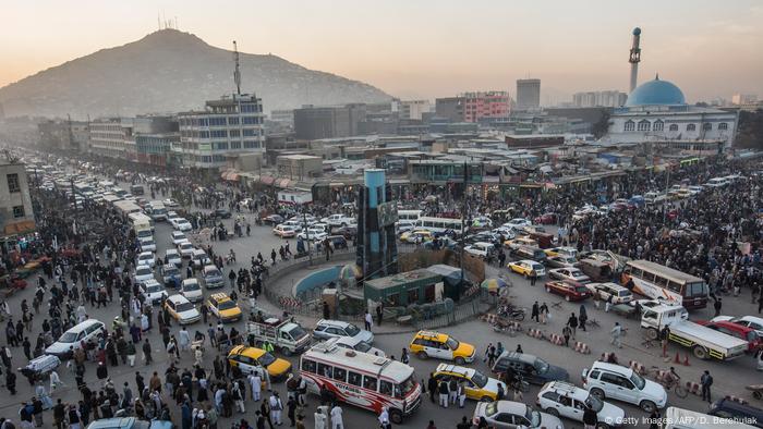 Verkehrschaos in der Altstadt von Kabul (Getty Images/AFP/D. Berehulak)
