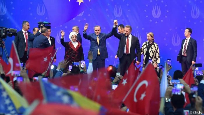Erdogan Bittet Auslandsturken In Sarajevo Um Rekordzahl An Stimmen Aktuell Europa Dw 05 18