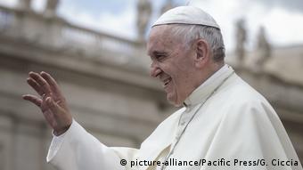 Τελείως διαφορετικές απόψεις για το προσφυγικό και όχι μόνο έχουν ο πάπας Φραγκίσκος και ο Ματέο Σαλβίνι. 