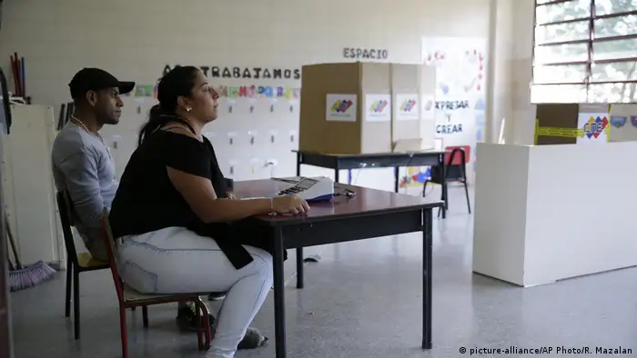 Präsidentschaftswahl in Venezuela (picture-alliance/AP Photo/R. Mazalan)