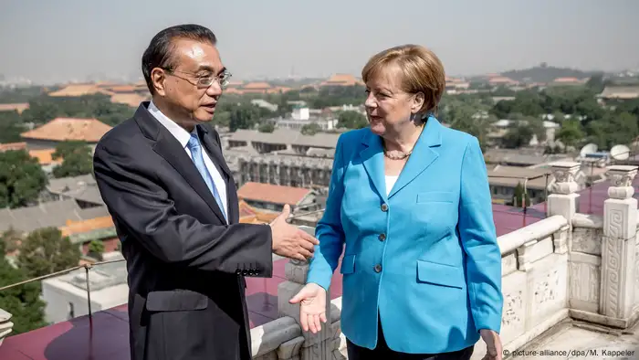 China | Bundeskanzlerin Merkel mit chinesischem Ministerpräsidenten Li Keqiang (picture-alliance/dpa/M. Kappeler)