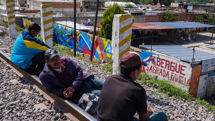 Flüchtlinge an der Grenze zwischen Mexiko und den USA (Foto: DW/S. Derks)