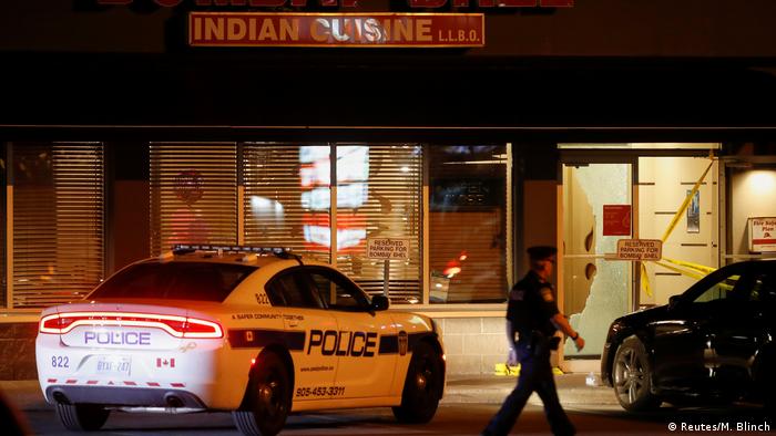 Ein Polizeifahrzeug vor dem indischen Restaurant in Mississauga nahe Toronto (Foto: Reutes/M. Blinch)
