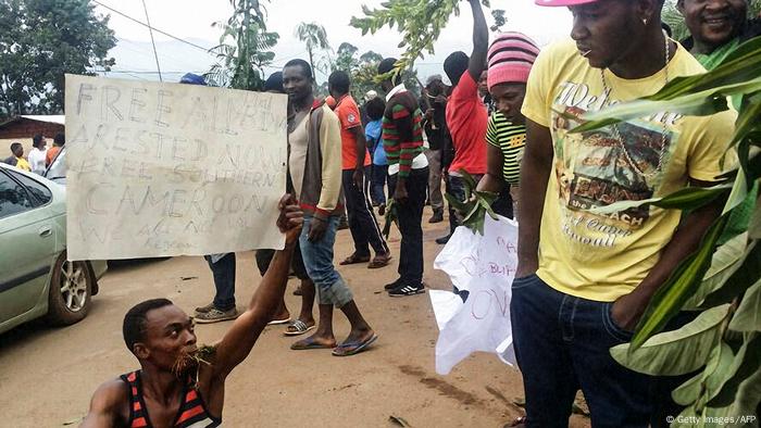 France′s Macron Urged To Take Action In Cameroon Anglophone Crisis Africa Dw 12112019 