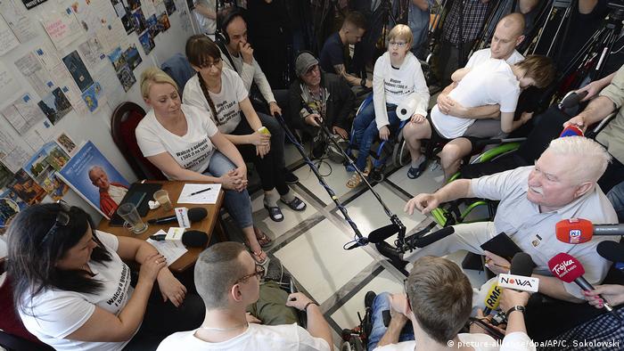 Behinderte Beenden Protest Im Warschauer Parlament Aktuell Europa Dw 27 05 18