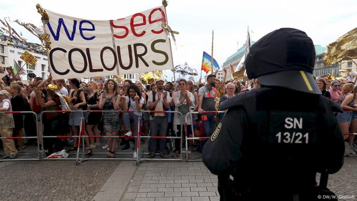 Berlin Gegendemo zu AFD Demonstration (DW/W. Glucroft)