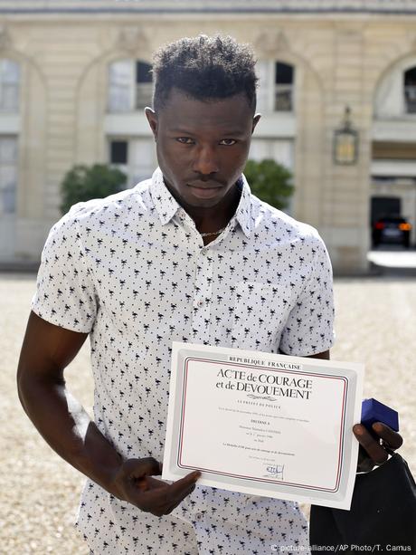 Spider Man Scaled A Paris Building To Save A Child Hanging From A Balcony