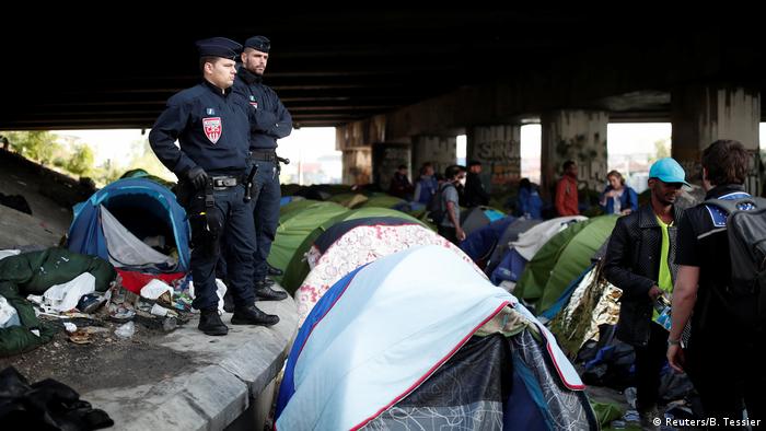 Police clear Paris migrant camp