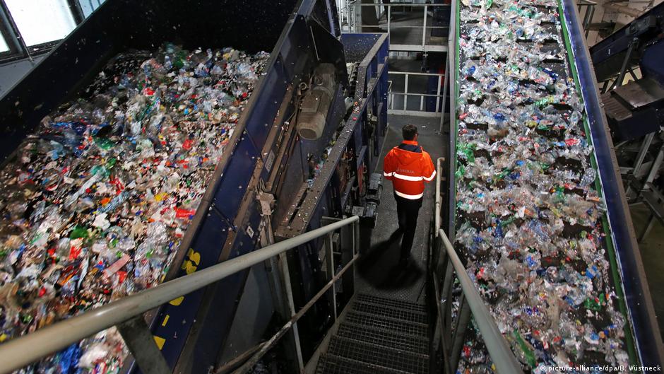 France to introduce plastic packaging tax DW 08/13/2018