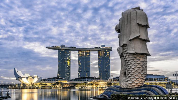 Singapur Marina Bay, Merlion (picture-alliance/Global Travel Images)